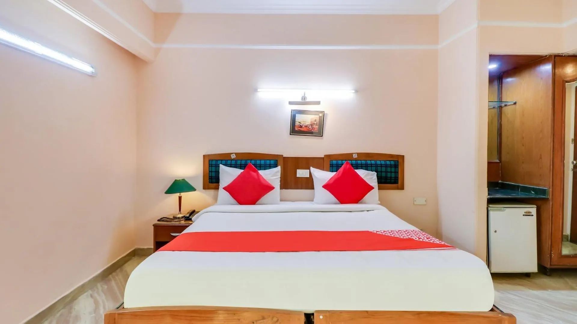 Super Collection O Queen Residency Gurgaon Hotel