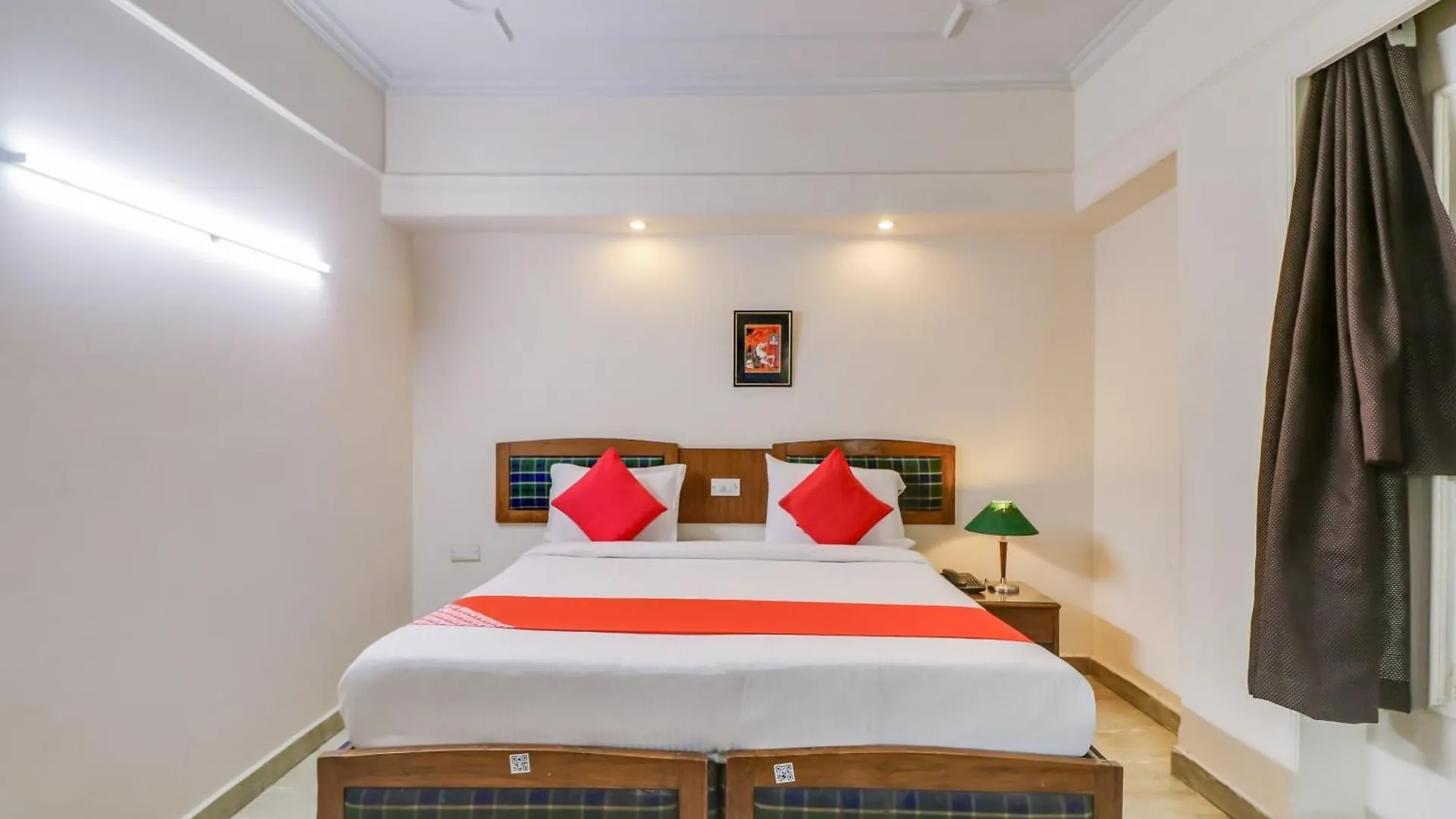 Super Collection O Queen Residency Gurgaon 3*,