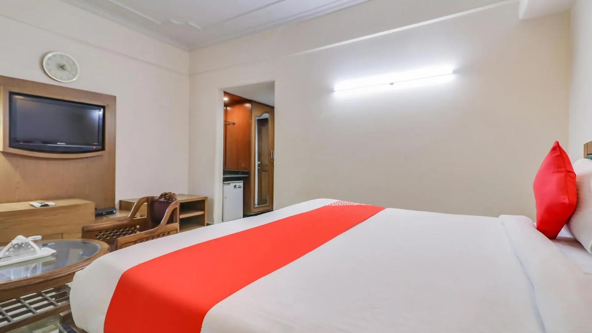 Hotel Super Collection O Queen Residency Gurgaon